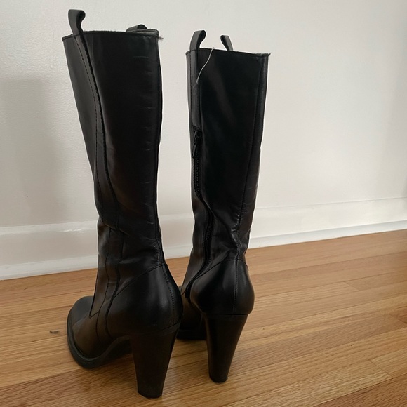 Vintage Nine West western-style black leather boot in a womens size 5 - Picture 3 of 4